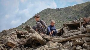 افغان زلزلہ سے بچ جانے والے افراد امداد کے انتظار میں چھوڑ گئے