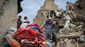 افغانستان زلزلے کی موت کی تعداد 2،200 ہے ، زندہ بچ جانے والوں کو امداد کی کمی کا سامنا کرنا پڑتا ہے