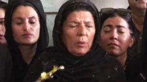 الیما خان پر انڈے کس نے پھینک دی؟