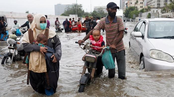 ایک اور گیلے دن کے لئے کراچی کے منحنی خطوط وحدانی کے طور پر شدید شہری سیلاب کا خطرہ لوم ہے
