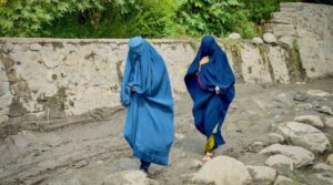 جو طالبان حکومت سے زلزلے کے بعد خواتین کی امداد کارکنوں کی پابندیاں ختم کرنے کے لئے کہتا ہے