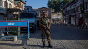 خاتون ٹیلی فونر کی آڈیو کلپ کو مارنے والی ہندوستانی نیم فوجی اہلکار وائرل ہوجاتے ہیں