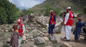 زلزلے سے بچ جانے والوں کو بچانے کے لئے افغانستان ایئر ڈراپ کمانڈوز