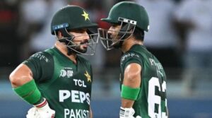 شائقین تعریف کے ڈھیر لگاتے ہیں ، پاکستان کی بیٹنگ پر سوالات اٹھاتے ہیں