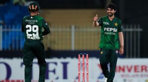 متحدہ عرب امارات کو شکست دینے کے بعد پاکستان بک T20I ٹرائی سیریز فائنل برت