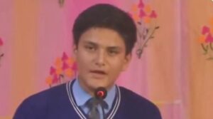 نیپال میں حالیہ حکومت کی تبدیلی کے دوران پرانی آگ کے اسکول کے لڑکے کی تقریر وائرل ہوتی ہے