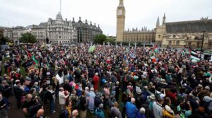 وسطی لندن میں ہزاروں مارچ ٹرمپ کے دوسرے ریاست کے دورے پر احتجاج کرنے کے لئے