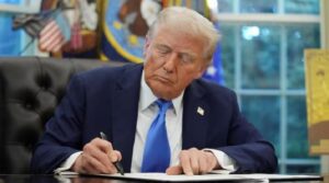 ٹرمپ کا نیا H-1B آرڈر سستے غیر ملکی مزدوری کو نشانہ بناتا ہے ، ہندوستان کی ٹیک انڈسٹری کو خطرے میں ڈالتا ہے