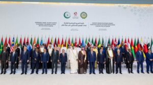 پابندیوں کے لئے عرب اسلامی سمٹ پریس ، اسرائیل کے ساتھ تعلقات کا دوبارہ جائزہ