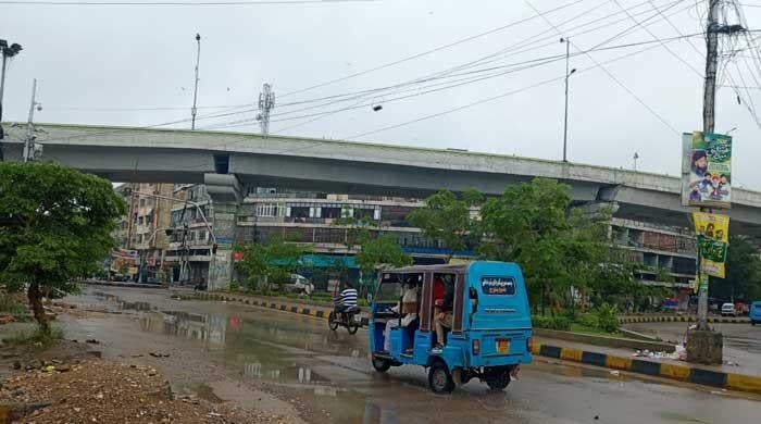 کراچائٹس مسلسل چوتھے دن صبح سویرے بارش کے لئے جاگتے ہیں