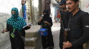 گریوا کے کینسر سے بچاؤ کے باوجود صحت کے کارکنوں نے منڈی بہاؤڈین میں حملہ کیا
