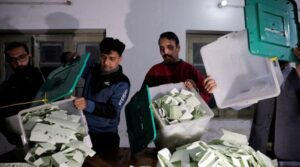 2024 انتخابات میں رائے دہندگان کے بنیادی سیاسی حقوق محدود ہیں: دولت مشترکہ رپورٹ