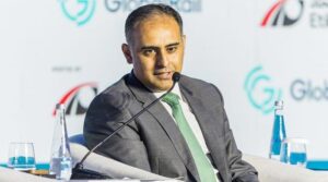 ابوظہبی سربراہی اجلاس میں ، پاکستان علاقائی رابطے کو بڑھانے کے لئے ریل اپ گریڈیشن پر زور دیتا ہے