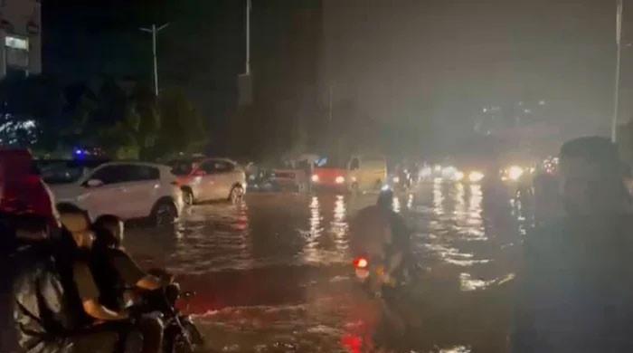 راتوں رات بارش گرم موسم کے بعد کراچی کو راحت پہنچاتی ہے