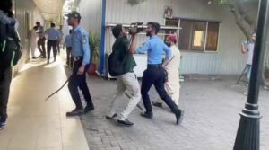نیشنل پریس کلب میں طوفان برپا کرنے کے بعد پولیس پر حملہ کرنے والے صحافی