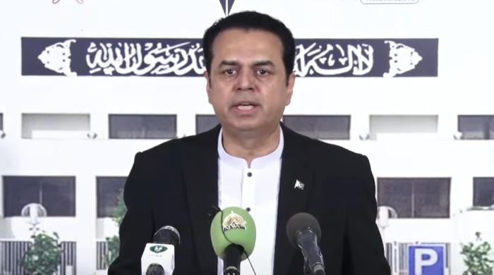 وزیر پریس کلب پر حملہ کرنے پر معذرت کرتے ہیں ، صحافیوں کے مطالبات پر عمل درآمد کی یقین دہانی کراتے ہیں